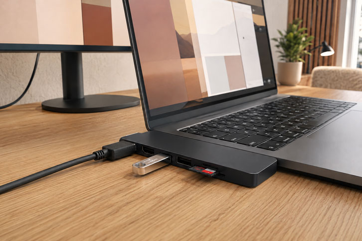 Satechi USB-C Slim Multi-Port Adapter V2 - Mejor para MacBook - Los 5 Mejores Hubs USB-C para Laptop en 2026
